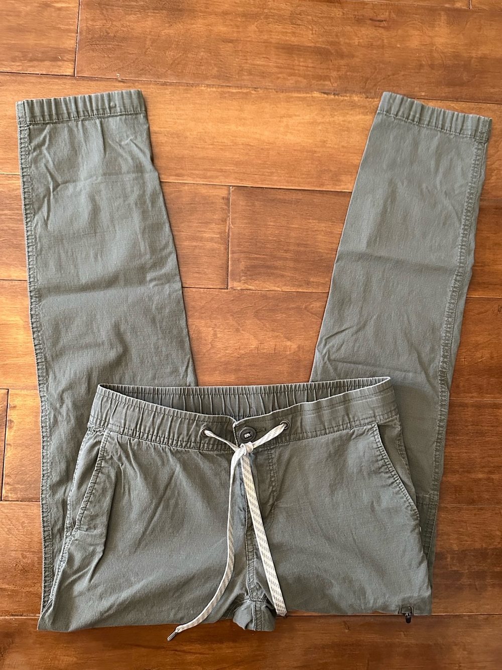 Vuori Pants (broken zipper—see note in description!)